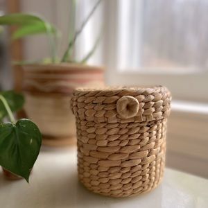 Boho vintage natural round rattan basket with lid